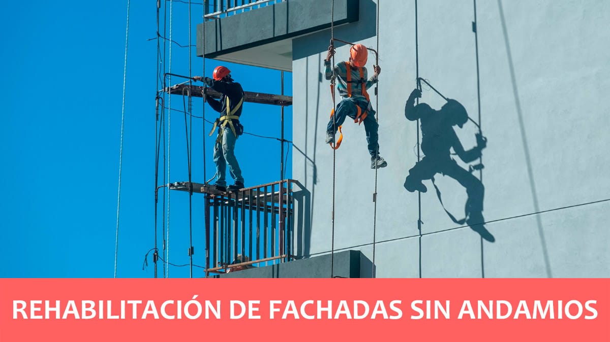 Técnicos realizando trabajos verticales en la rehabilitación de una fachada en Barcelona